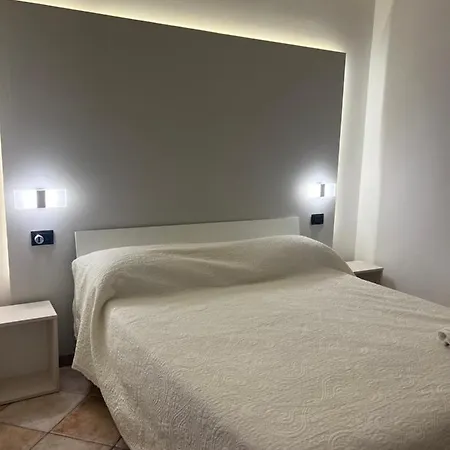 Leone Di Nemea - νεμέος λέων Πανσιόν 3*